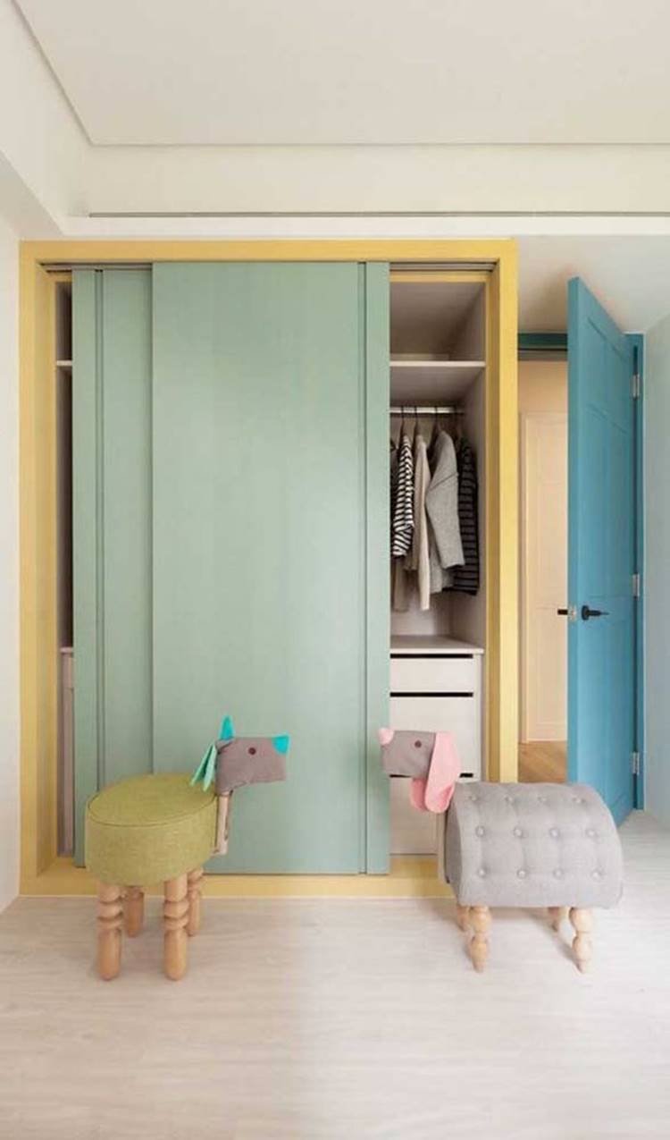 14. Vale também para o quarto das crianças, um belo guarda-roupa planejado colorido!