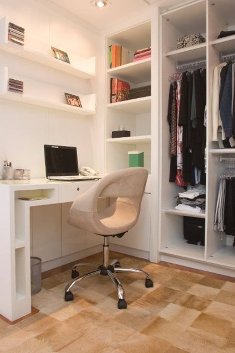 19. E para quem gosta de inovar, esse guarda-roupa planejado sem porta é incrível!
