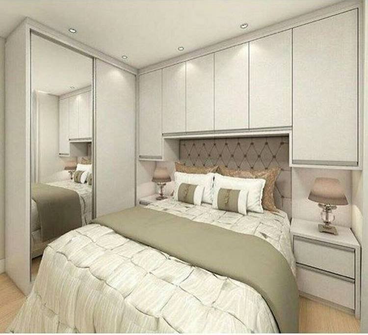 5. Um guarda-roupa sob medida é realmente ótimo para um quarto pequeno, onde ocupa precisamente o espaço necessário!