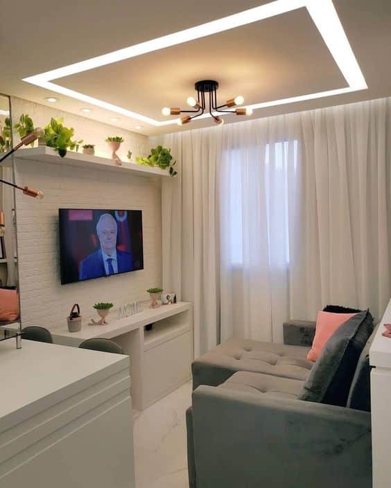 7 Fotos de Salas com Sanca para Inspirar Você 12 Sanca de gesso é uma moldura instalada no encontro do teto com as paredes, podendo embutir iluminação.