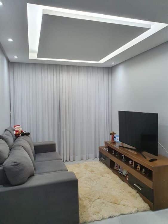 7 Fotos de Salas com Sanca para Inspirar Você 20 A iluminação correta pode criar a impressão de espaço amplo na sala.