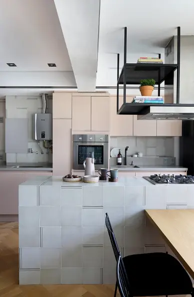 Altura de Bancada de Cozinha: 3 Dicas para Definir a Medida Ideal 4 Altura de bancada de cozinha com pia precisa ser confortável para o uso diário.