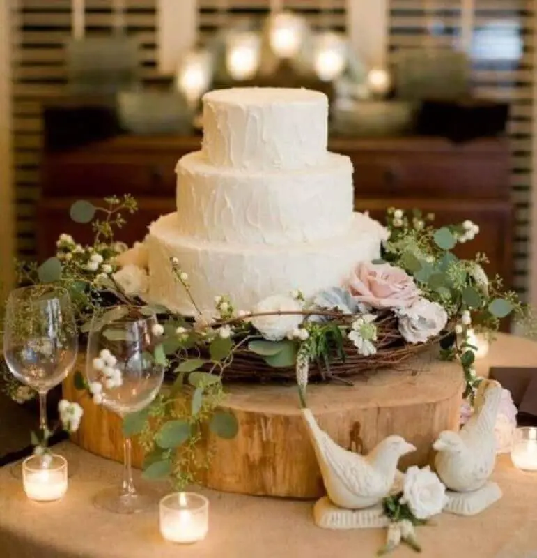 Bodas de Pérola: +30 Ideias para Decorar e Celebrar o Casamento de 30 Anos 5 Bolo bodas de pérola simples – Foto: Casa e Festa
