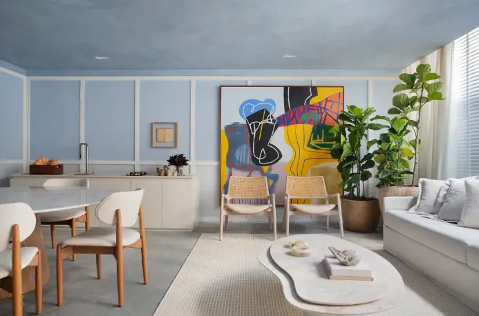 Teto Colorido: +10 Ideias para Transformar Quarto, Sala, Cozinha e Escritório 4 Cozinha minimalista com teto azul, projeto de Dubeux Vasconcelos Arquitetura, fotografia de MCA Estúdio/CASACOR.