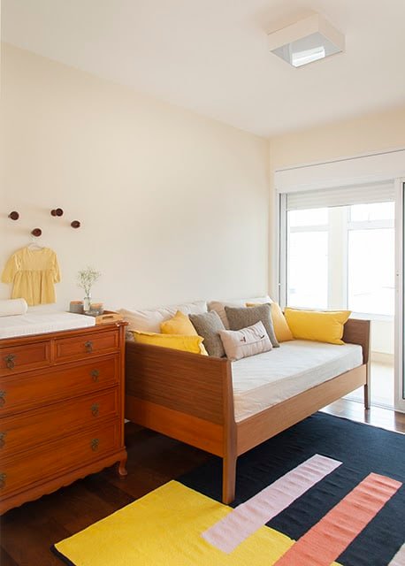 7 Dicas para Evitar Erros na Decoração do Quarto do Bebê 5 O amarelo é o ponto de cor entre tons neutros