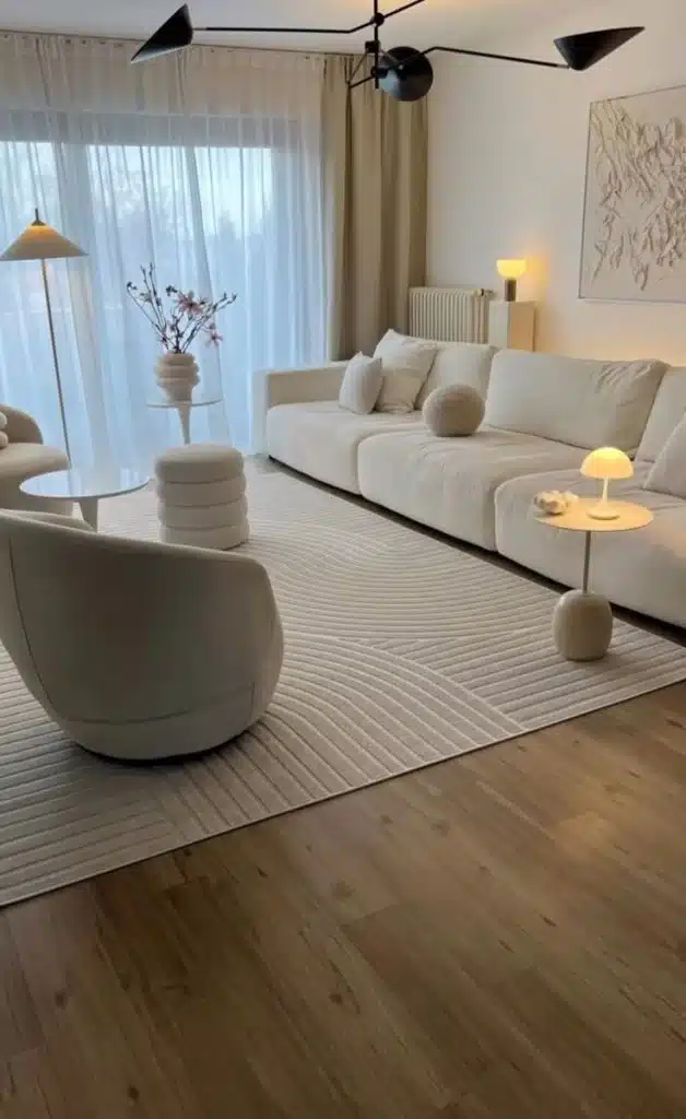 5 Truques de Decoração para Ampliar a Casa 9 Parede e pendentes diferenciados para compor a décor