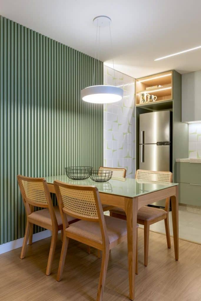 Palhinha na Decoração: 5 Formas de Usar 1 É bem comum usar o material nas cadeiras