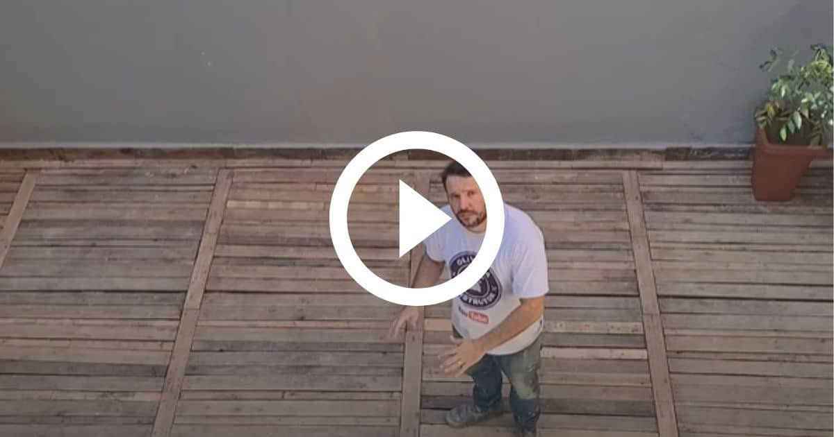 Deck com Pallets Antigos: Transforme seu Quintal com Custo Zero 1 Deck com Pallets Antigos: Transforme seu Quintal com Custo Zero