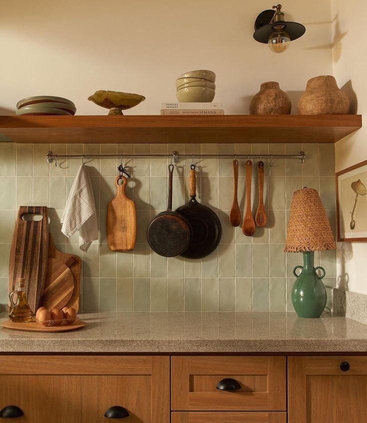 Armazenamento Criativo: 7 Soluções Práticas para Cada Cômodo 5 Ganchos para utensílios de cozinha