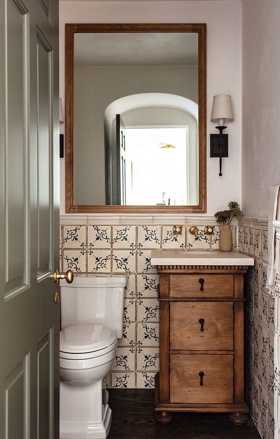Lavabo Criativo: 7 Inspirações para Decoração 2 Balcão em madeira envelhecida