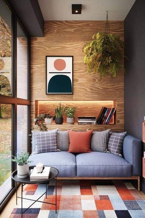 8 Ideias Inovadoras para Decorar Paredes Pequenas 9 Parede em tom amadeirado, quadro e samambaia