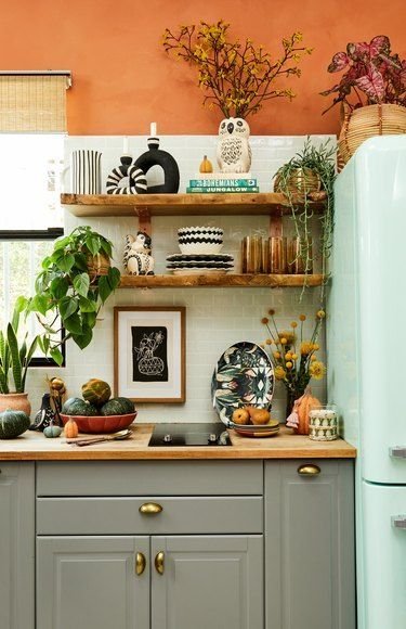 5 Formas Divertidas de Usar Quadros na Cozinha 4 Para cozinha pequena use poucos quadros