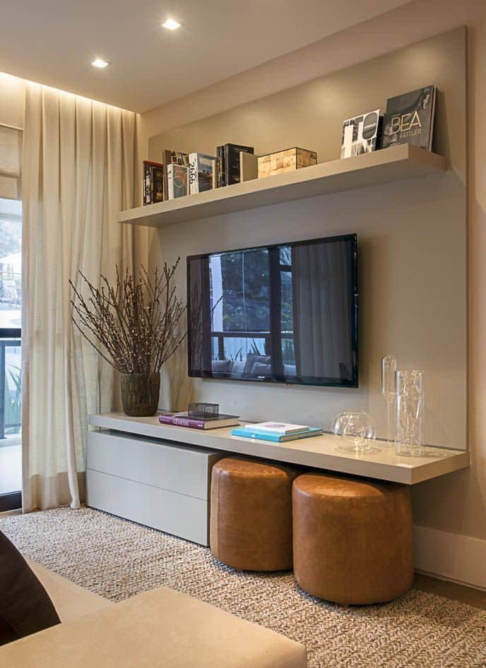 Sala de tv com painel